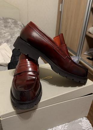 Лофери бордового кольору бренд: santoni устілка: 27-28 см стан: взували 1 раз комплектація: як на фото ціна: 3 900 грн, можливий  торг.