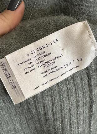 Стильний кардиган arket, суміш альпаки та мериносової вовни сертифікованої rws, надає цьому кардигану з v-подібним вирізом м’якість. 8