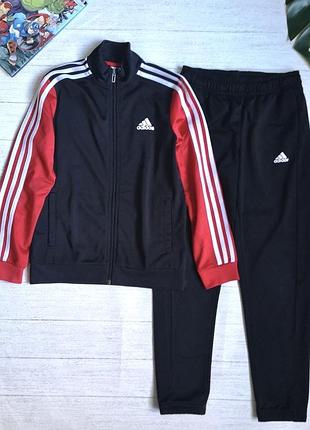 Еластичний спортивний костюм adidas на хлопчика