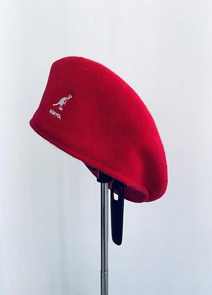 Яскравий червоний вовняний берет / кепка komyol з логотипом (в стилі kangol)
