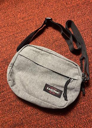 Сумка через плече eastpak