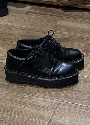Туфлі на високій платформі dr. martens