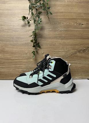 Жіночі тренінгові  черевики adidas terrex розмір 37