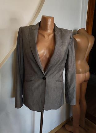 Пиджак серого цвета бренда massimo dutti с внутренней подкладкой и карманом.возможен торг