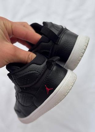 Дитячі чорні кросівки jordan access td 4