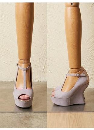 Босоніжки на платформі .р.37/38
even&odd