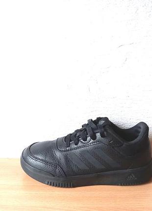 Чудові кросівки adidas tensaur 33,5 р. устілка 21,6 см.