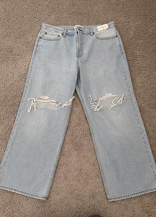 Джинсы укорочені abercrombie & fitch в свободной посадке curve love mid rise slouchy в светлом оттенке с декоративными разрывами на коленях 33 usa 🇺🇸
