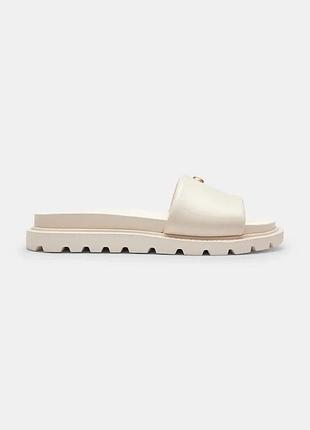 Urbanshop com ua coachшлепанцы на плоском каблуке женские кожаные brynn leather slide sandal белые cef50 размеры запитуйте