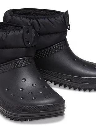 Дутики жіночі crocs classic neo puff shorty boot чорні, розмір w6 (36/37), довжина устілки 23 см