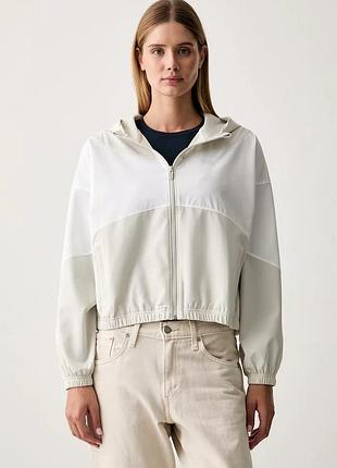 Urbanshop com ua under armourдемісезонна куртка жіноча rival woven бежева 6004849 розміри запитуйте