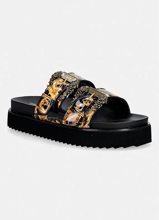 Urbanshop com ua versace jeans coutureшльопанці versace jeans couture колір чорний на платформі 80va3sm1 zs366 g89 розміри