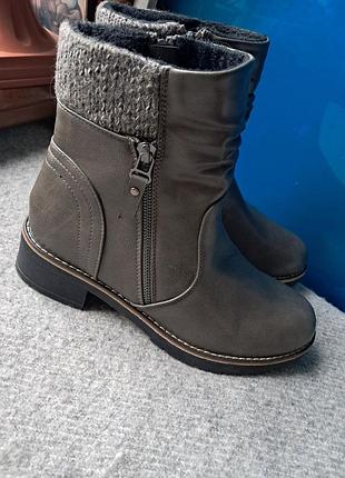 Стильні черевики shoes by emma з в'язаним відворотом та драпуванням розмір 40
