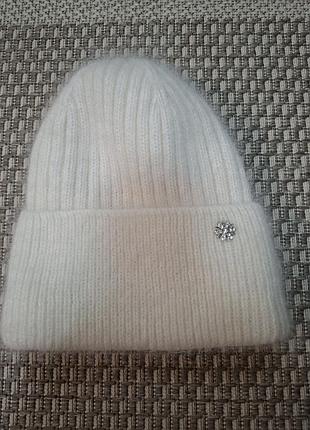 Жіноча пухнаста шапка з відворотом та флісовою підкладкою.
​