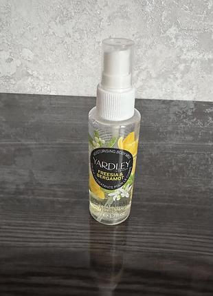 Парфумований спрей для тіла yardley freesia & bergamot