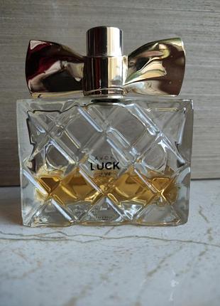 Avon снят фланкер la vie