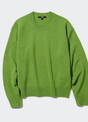 Женский свитер из шерсти uniqlo premium lambswool / 100% шерсть ягненка яркого сочно зеленого цвета размер s/44