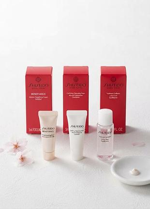 Набір мініатюр shiseido (антивіковий догляд: крем, піна для вмивання та лосьйон)