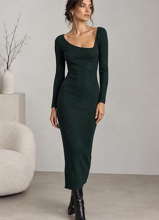 Стильна сукня у рубчик з асиметричним вирізом від zara