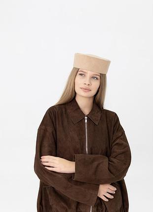 Капелюх таблетка замшева d.hats колір бежевий