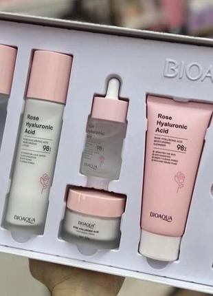 Подарунковий набір bioaqua rose hyaluronic acid 98% — 6 засобів