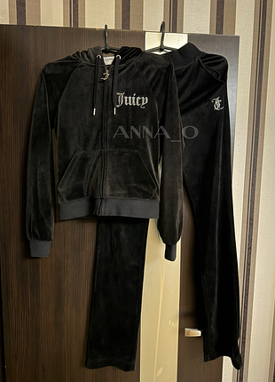Черный костюм из велюра от juicy couture