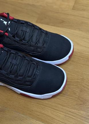 Кросівки jordan max aura 2 4