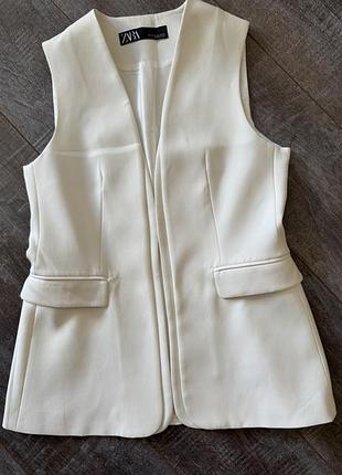 Молочний жіночий елегантний жилет без застібок