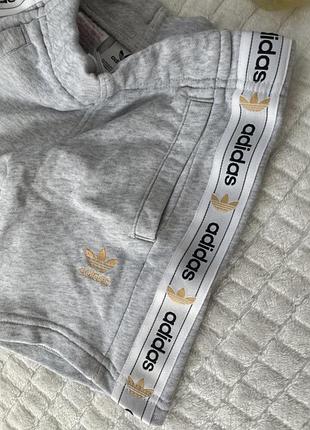 Гарні дитячі шортики adidas 3