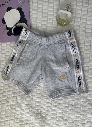 Гарні дитячі шортики adidas