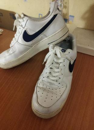Кросівки nike air force 1 білі з синім логотипом