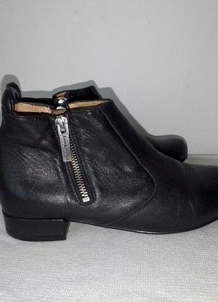 Ботильйони жіночі russell & bromley чорні, розмір 37, довжина устілки 24 см, натуральна шкіра