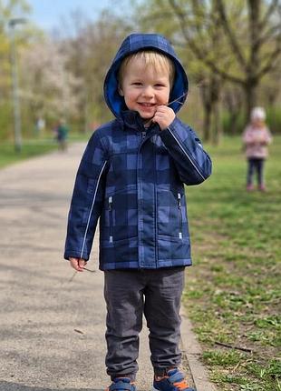 Демисезонная куртка-софтшел/ветровка на флисе 104-110 см 4-5 лет