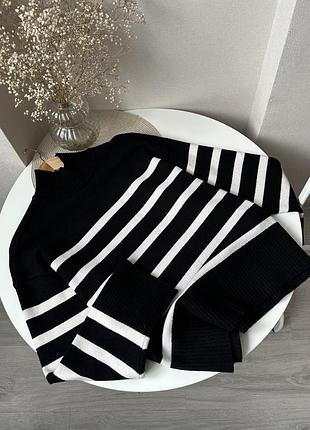 Чорний базовий светр в смужку оверсайз під горло від zara