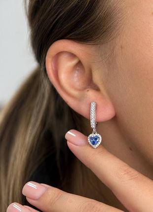 Серебряные серьги сердце с синими фианитами и английским замком