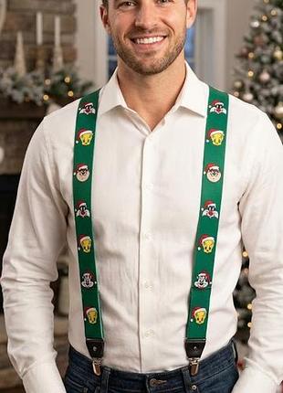 На фото представлено святкові підтяжки «holiday suspenders» з персонажами looney tunes:
