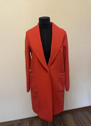 Червоне легке пальто massimo dutti
