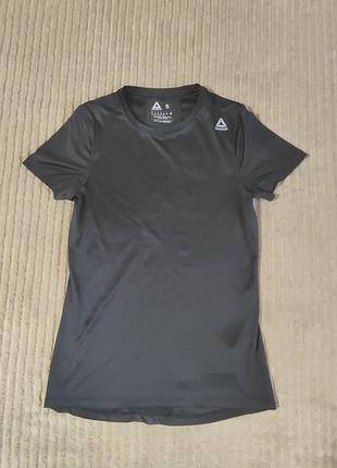 Футболка reebok s чорна