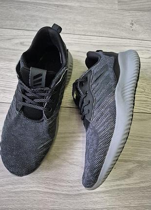 Жіночі кросівки adidas сірі 38