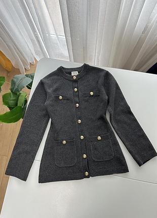 Темно-сірий приталений теплий кардиган на золотих ґудзиках h&m xs розміру