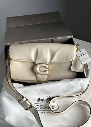 Жіноча сумка coach pillow tabby молочна