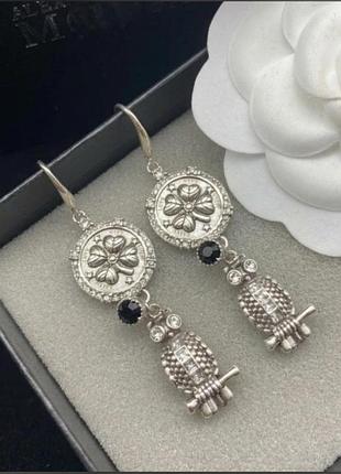 Довгі сріблясті сережки-підвіски alexander mcqueen «coin&owl drop» з монетою та совою преміум'якістю