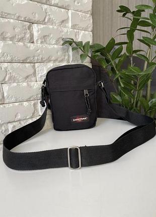 Сумка чоловіча eastpak через плече чорна