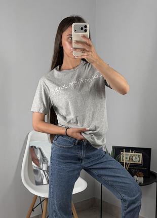 Футболка від calvin klein