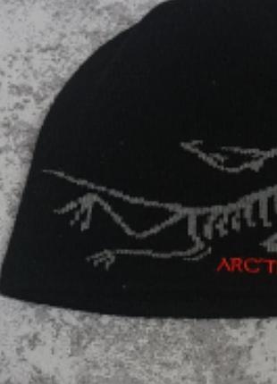 Шапка від бренду arcteryx 5