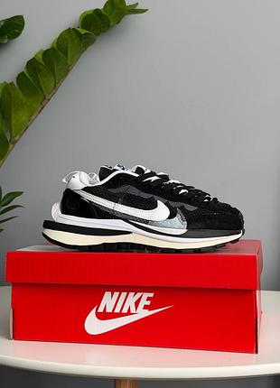 Nike vaporwaffle sport fuschia x sacai black