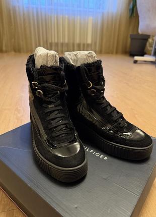 Продам жіночі tommy hilfiger
