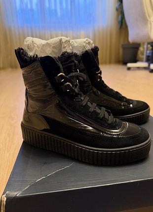 Продам жіночі tommy hilfiger 2