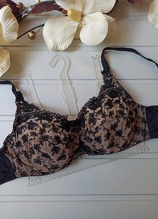 Красивый бюстгальтер с мягкими чашечками из тюля с вышивкой 75с