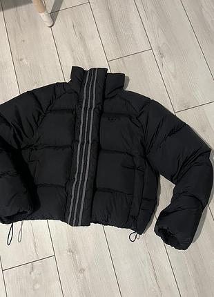 Жіночка куртка ,оригінал adidas ,чорного кольору